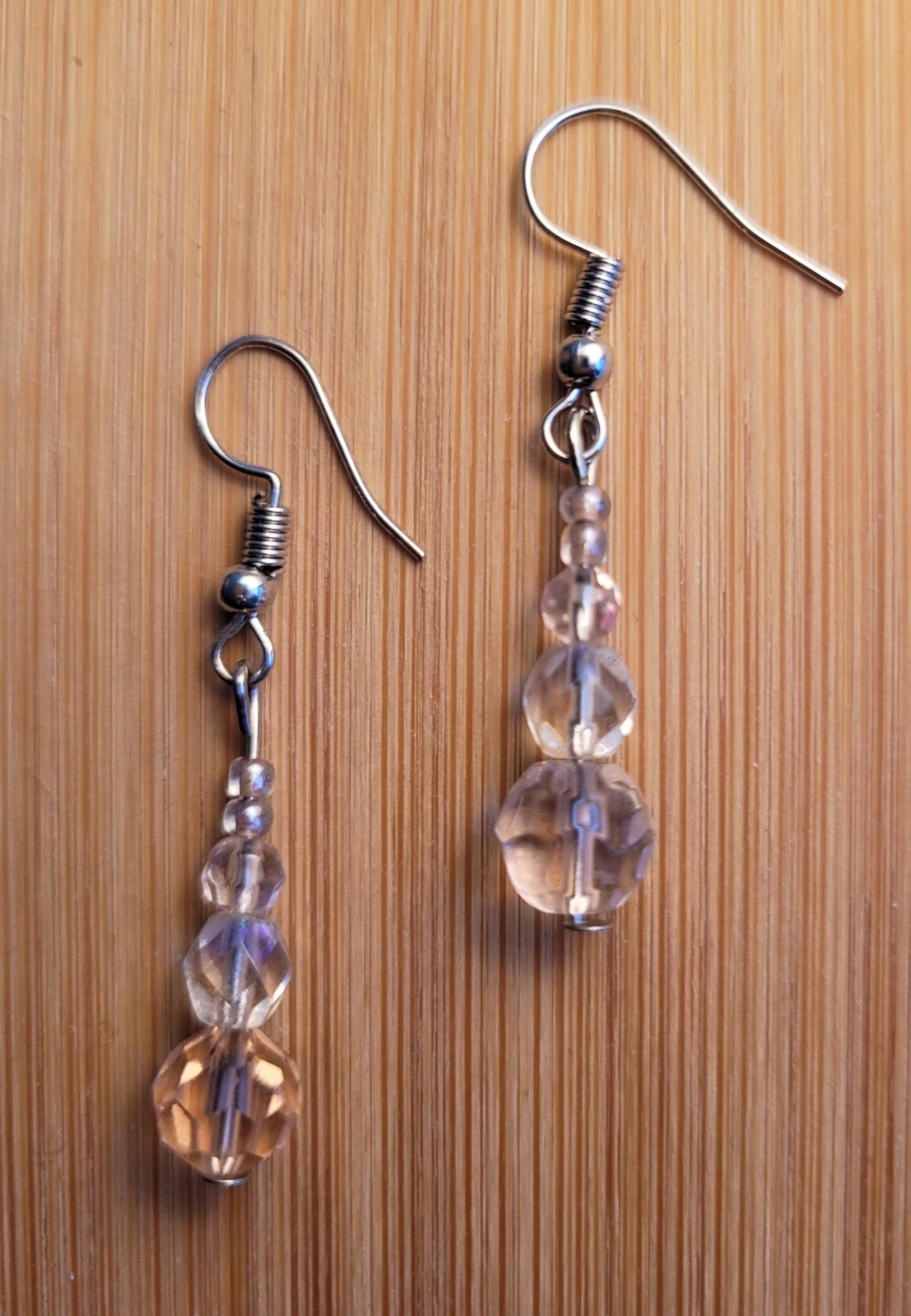 Ohrringe Rosa Transparent Durchsichtig Hängend Perlen Ohrringe Rosa Transparent Durchsichtig Hängend Perlen von byschmidtchen