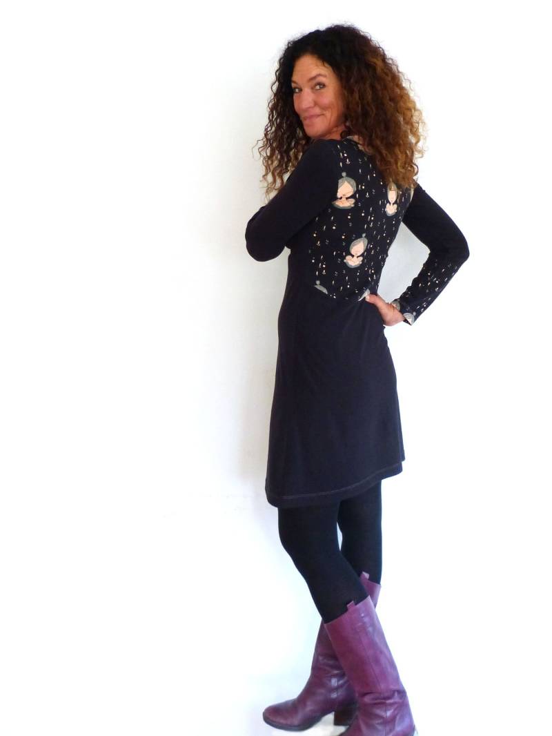 Damenkleid in A-Form -Schwarz, Gemustert von bysita