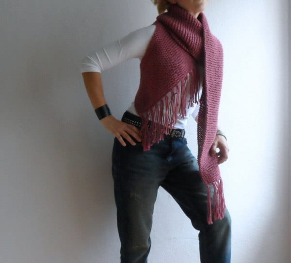 Handgestrickter Rosa Fransen-Westen-Schal, Multifunktionaler Boho-Wrap von bysweetmom