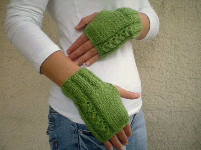 Fingerlose Damen Handschuhe in Olivgrün von bysweetmom