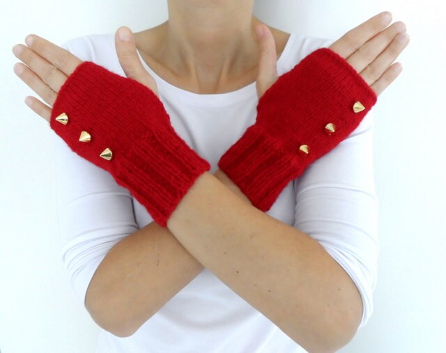 Fingerlose Handschuhe Mit Nieten, Rote Nietenfäustlinge von bysweetmom
