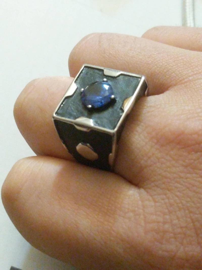 Schau Mich An Meeseeks Box Ring. Das Neueste in Der Tragbaren Meseeks-Box-Technologie. Edelstahl Cz Schau Mich An Meeseeks Box Ring. Das Neueste in Der Tragbaren Meseeks-Box-Technologie. Edelstahl Cz von bytestobits