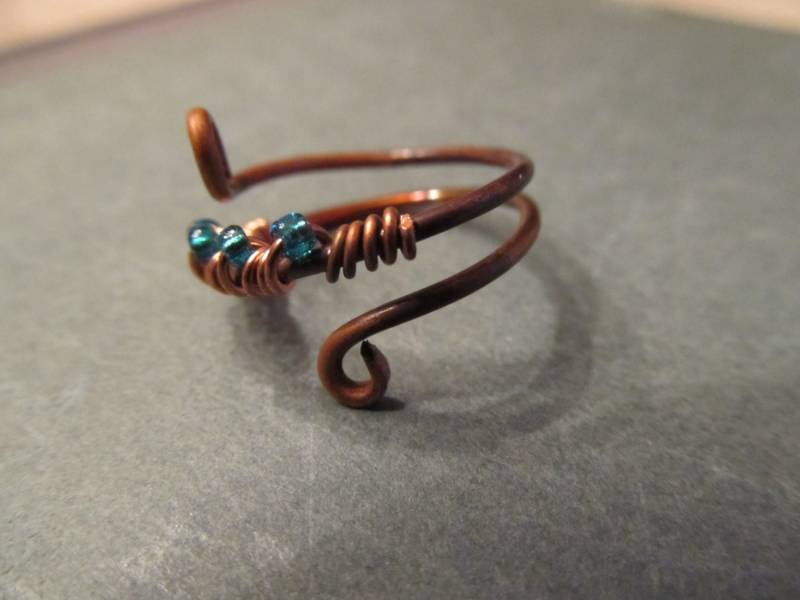 Draht Gewickelt Ring Kupfer Türkis Verstellbare Mit Glasperlen Draht Gewickelt Ring Kupfer Türkis Verstellbare Mit Glasperlen von bytheoakArt