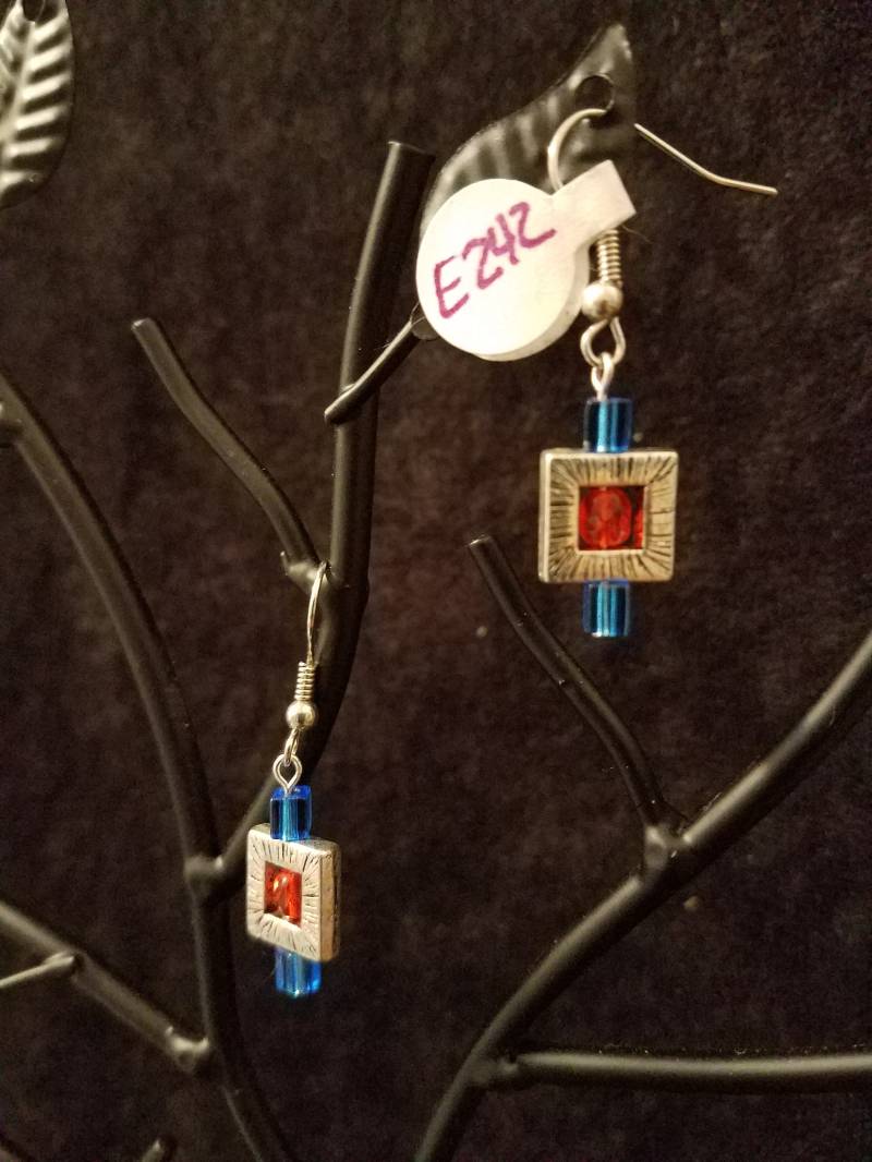 Gator Quadrat Ohrringe von caitlinsfairycircle