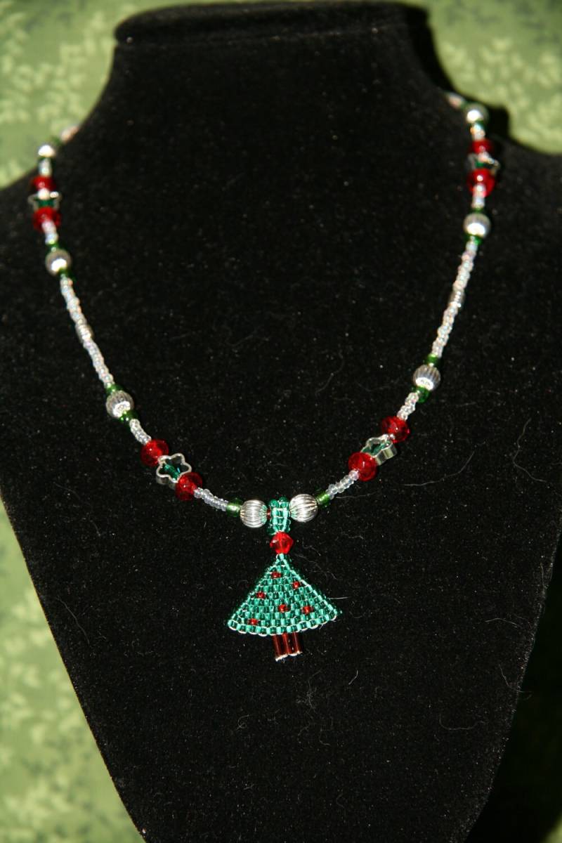 Weihnachtsbaum-Halskette Mit Glasperlen | N39 von caitlinsfairycircle