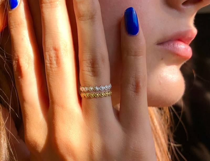 Dainty Flower Ring. Sunflowers in Silver. Use It As An Engagement Stackable Ring von cakecandleholder