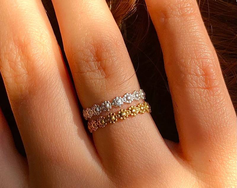 Dainty Flower Ring. Sunflowers in Silver. Use It As An Engagement von cakecandleholder