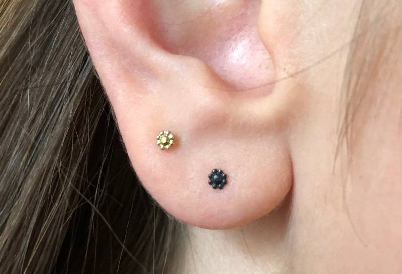 Dainty Studs Daisy in Silver. Mini Earrings Dainty Studs Daisy in Silver. Mini Earrings von cakecandleholder