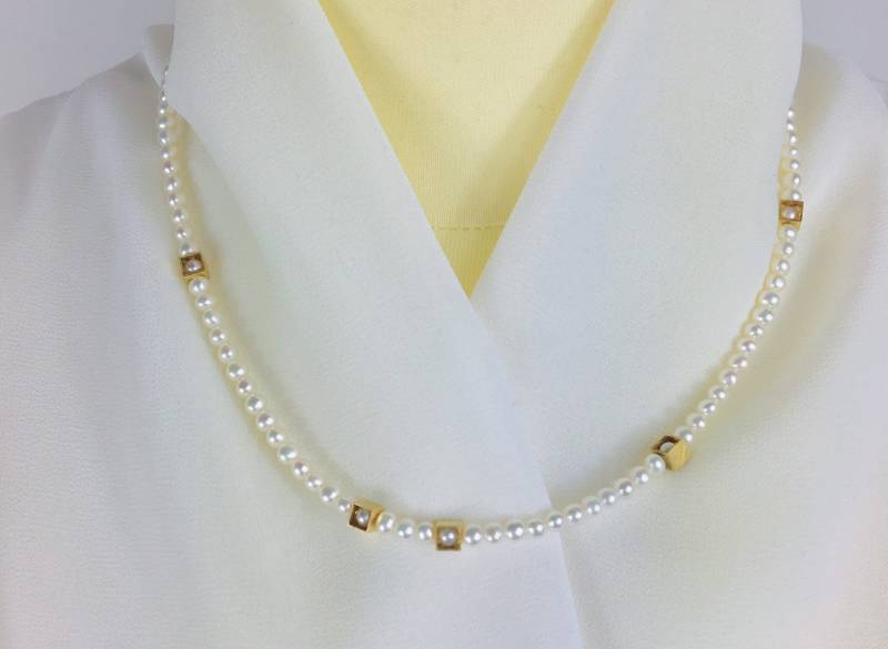 Pearl Necklace. Freshwater Pearls Combined With Gold Squares von cakecandleholder