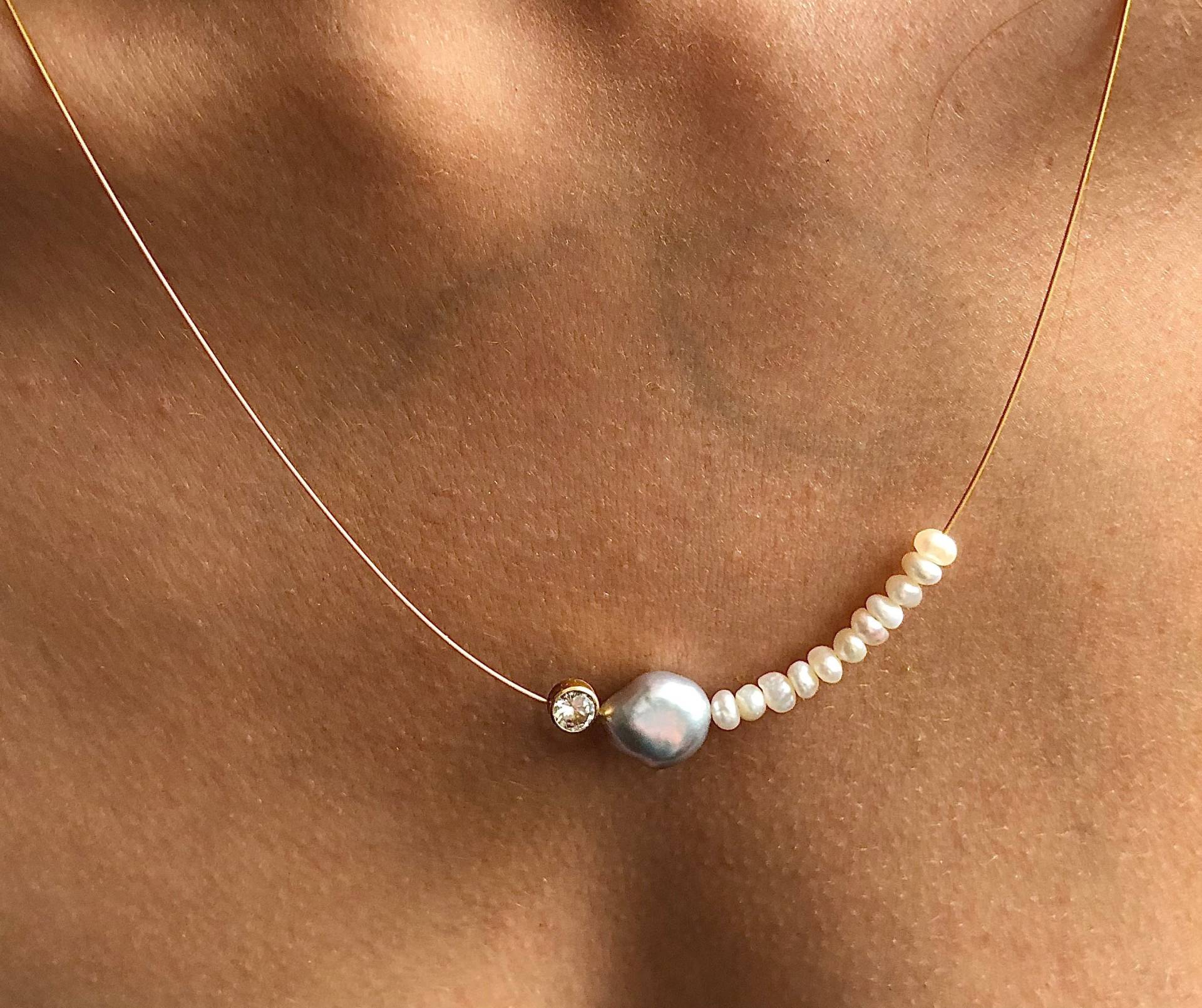 Pearl Necklace. Gray Baroque Pearl & Freshwater Pearls With A Topaz in Gold Setting, On Wire Of Gold. You Can Vary The Lenght von cakecandleholder