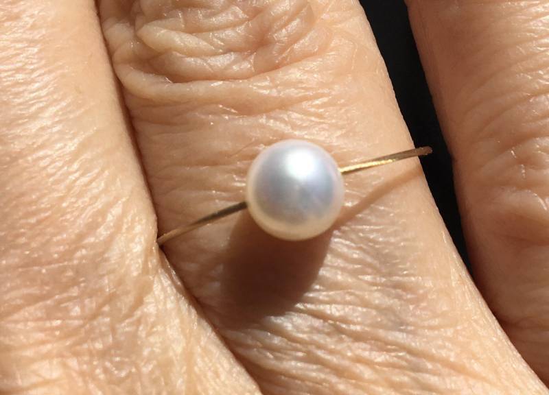 Pearl Ring. Dainty Freshwater Pearls On A Wire Of Gold. Stackable von cakecandleholder