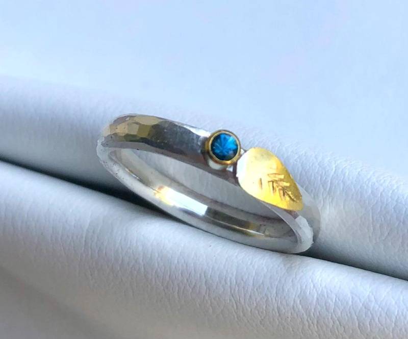 Silberring Topas Mit Goldblatt - Gehämmerte Struktur Handgefertigt Geburtsstein Ring Silberring Topas Mit Goldblatt - Gehämmerte Struktur Handgefertigt Geburtsstein Ring von cakecandleholder