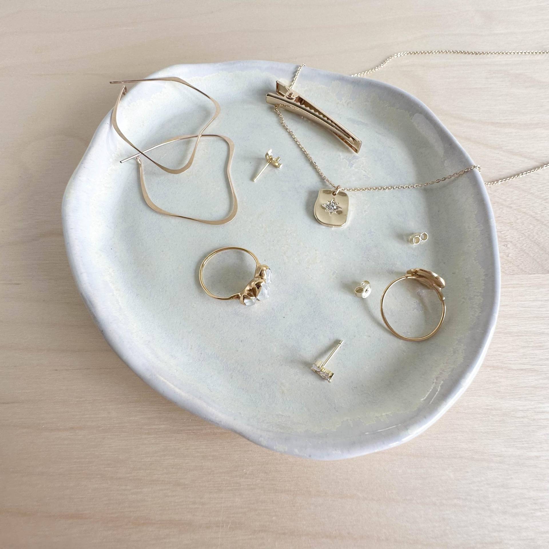 Groß Schmuck Schale, Handgemachte Keramik, Helle Pastellfarbe, Ton Ring Schreibtisch Dekor, Dessert Teller, Modern Minimalistisch Groß Schmuck Schale, Handgemachte Keramik, Helle Pastellfarbe, Ton Ring Schreibtisch Dekor, Dessert Teller, Modern Minimalistisch von calieandco