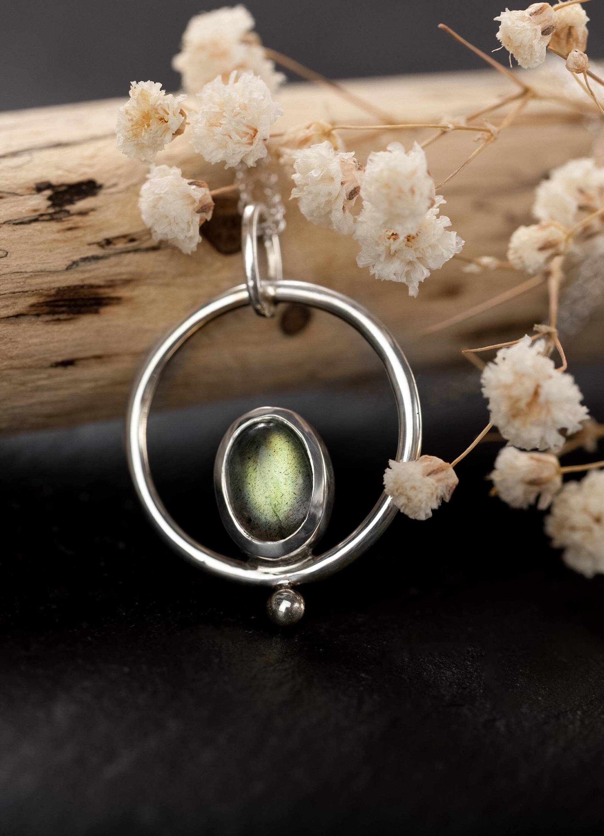 Anhänger "Kogaluk" Labradorit, Kette, Kettenanhänger, Silberkette, Silber, Silberanhänger, Spektrolith, Besonders, Zierlich, Dünn, Caliria von caliriaSchmuck