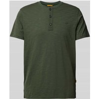 camel active T-Shirt mit Serafino-Ausschnitt in Oliv, Größe XL camel active T-Shirt mit Serafino-Ausschnitt in Oliv, Größe XL von camel active
