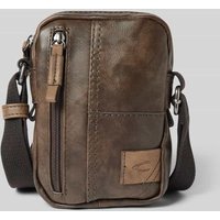 camel active Umhängetasche mit Label-Patch Modell 'LAOS' in Mittelbraun, Größe 1 von camel active