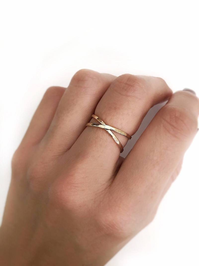 14K Gold Fill Criss Cross Ring Handgefertigter Infinity Ring von camilaestrella