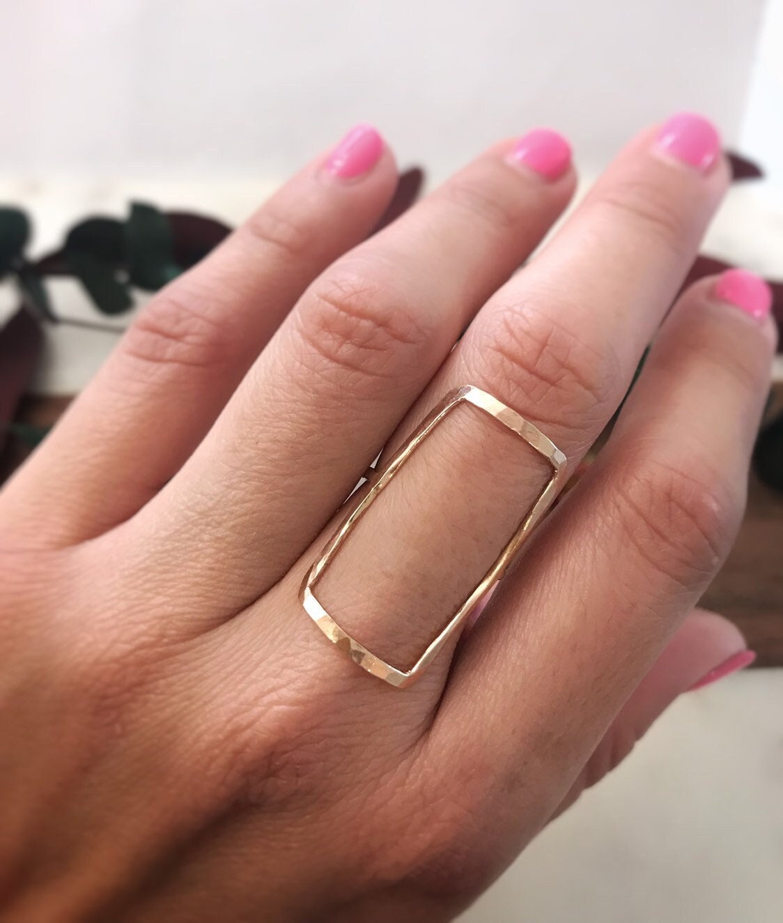 Gehämmerter Rechteck Ring 14K Gold Fill Oder Sterling Silber von camilaestrella