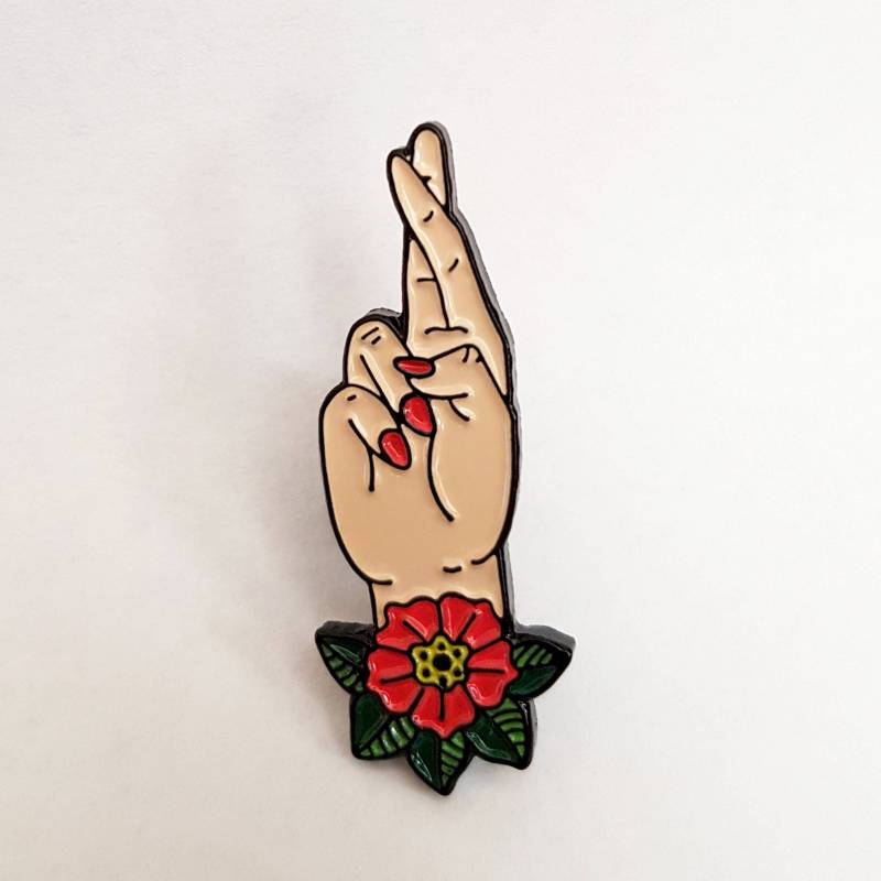 Old School Hand Emaille Pin von camopins
