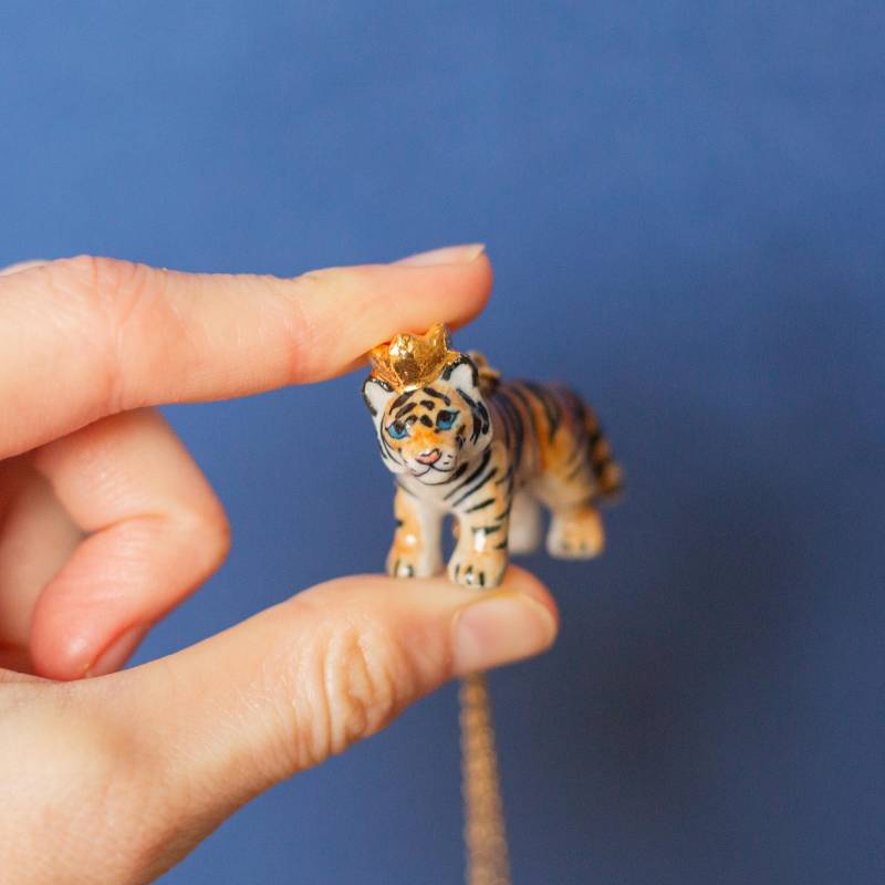 Tiger König Halskette | Handgefertigter Porzellanschmuck Camp Hohl Sammler Heirloom Kunst Perfektes Geschenk Sammle Sie Alle von camphollow