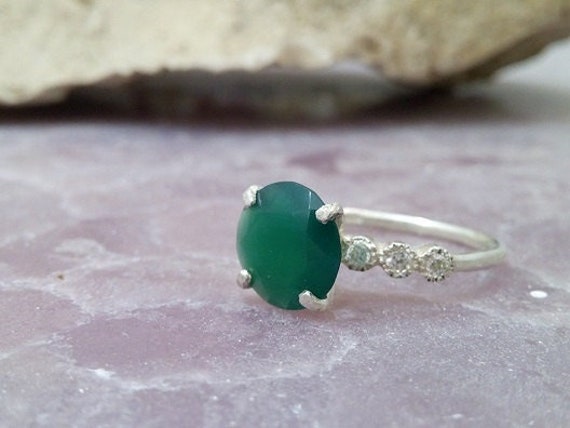 Grüne Onyx-sterlingsilber-Ring, Bergkristall-Akzente von candybohojewelry
