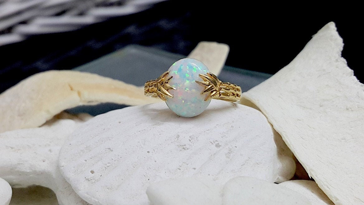 Ovaler Weißer Opalring, 14K Gold Filled Zargenfassung von candybohojewelry