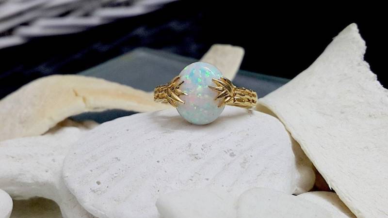 Ovaler Weißer Opalring, 14K Gold Filled Zargenfassung von candybohojewelry