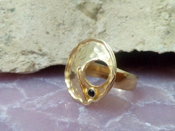 Gehämmerter 14K Gold Filled Ring, Winziger Onyx Stein, Handgemacht von candybohojewelry