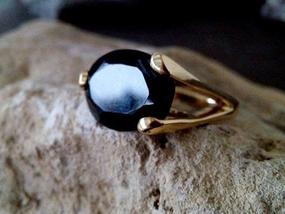Schwarzer Onyx Ring, Goldring, Schicker Schmuck, Statement Oval Edelstein Cocktail Schwarzer Vintage Gold Und Schwarz von candybohojewelry