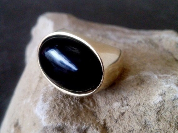 Schwarzer Ovaler Ring, Großer Onyx Cocktail Lünette Set Geburtsstein Gold Ring von candybohojewelry