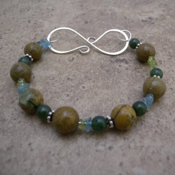 Armreif Aus Verdit, Jade Und Peridot Armreif Aus Verdit, Jade Und Peridot von canterburyvines