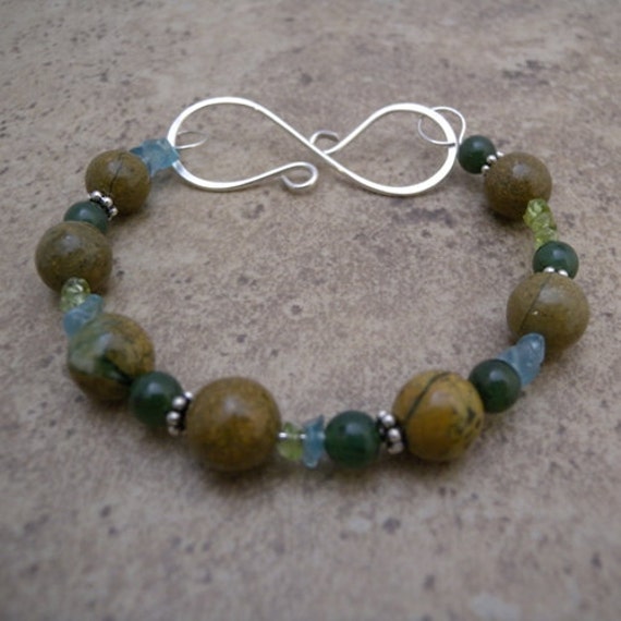Armreif Aus Verdit, Jade Und Peridot Armreif Aus Verdit, Jade Und Peridot von canterburyvines