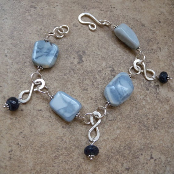 Blaue Opal Nuggets Und Blaue Saphire Sterling Silber Gliederarmband von canterburyvines