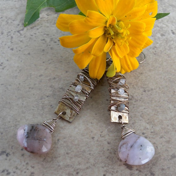 Draht Gewickelte Sterlingsilber Rechtecke Mit Rosa Opal Ohrhängern Draht Gewickelte Sterlingsilber Rechtecke Mit Rosa Opal Ohrhängern von canterburyvines
