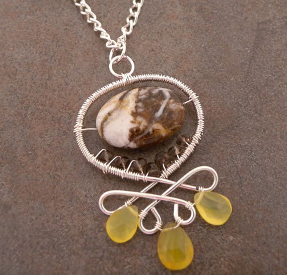 Gelber Chalcedon Und Achat Sterling Silber Draht Anhänger Halskette Gelber Chalcedon Und Achat Sterling Silber Draht Anhänger Halskette von canterburyvines