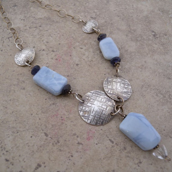 Gestempelte Sterling Silber Plättchen Und Blau Opal Nugget Halskette Gestempelte Sterling Silber Plättchen Und Blau Opal Nugget Halskette von canterburyvines