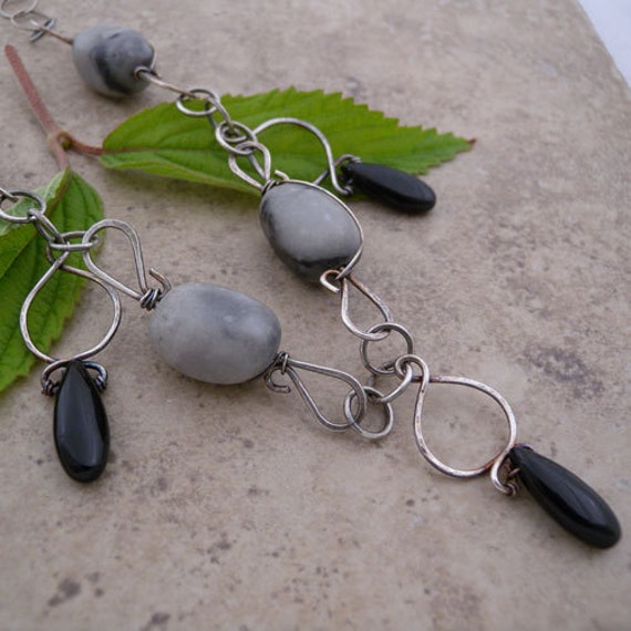 Halskette Aus Schwarzem Achat in Tropfenform Und Grauem Marmor Sterling Silber Halskette Aus Schwarzem Achat in Tropfenform Und Grauem Marmor Sterling Silber von canterburyvines