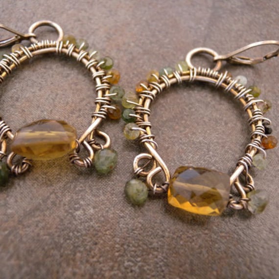 Honig Quarz Kreisförmige Draht Gewickelt Oxidierte Sterling Silber Ohrringe Mit Turmalin von canterburyvines
