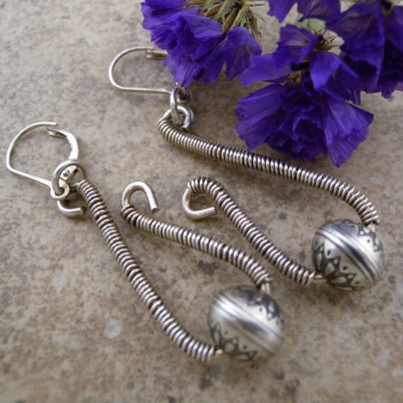 Paisley Sterling Silber Draht Gewickelt Blume Perle Ohrringe Paisley Sterling Silber Draht Gewickelt Blume Perle Ohrringe von canterburyvines