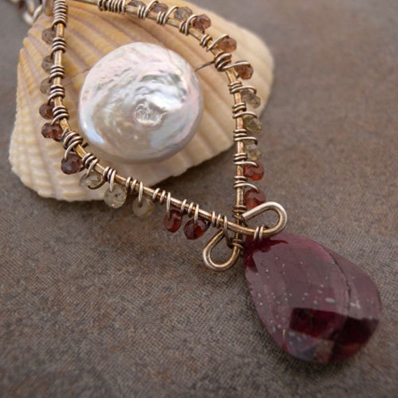 Perle Rubin Und Saphir Anhänger Halskette Sterling Silber Perle Rubin Und Saphir Anhänger Halskette Sterling Silber von canterburyvines