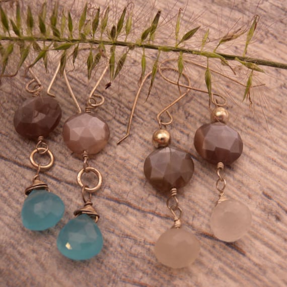 Schokoladen Mondstein Und Weißer Oder Blauer Chalcedon Sterling Silber Ohrringe Schokoladen Mondstein Und Weißer Oder Blauer Chalcedon Sterling Silber Ohrringe von canterburyvines