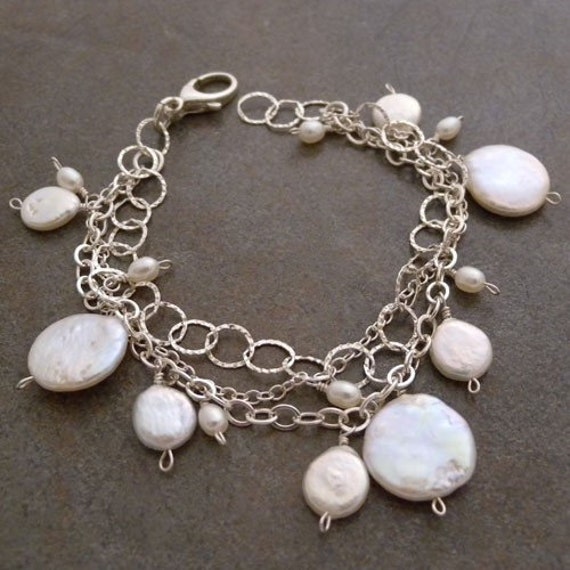 Weißes Sterling Silber Armband Mit Münzen Und Perlen Weißes Sterling Silber Armband Mit Münzen Und Perlen von canterburyvines