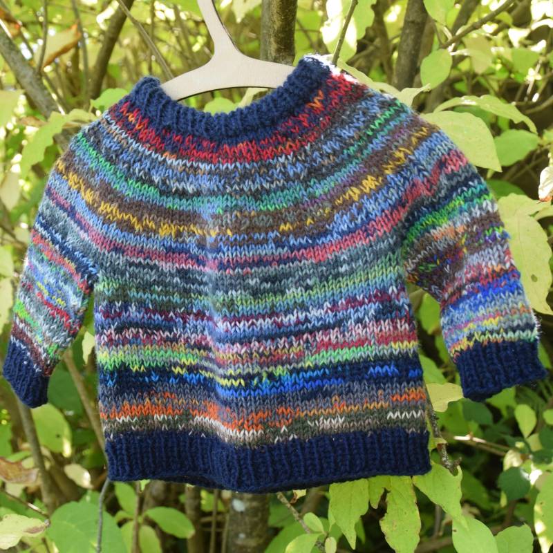 Baby Pullover Marine-Bunt Unikat Handgestrickt Gr.62-68 von cantharellus