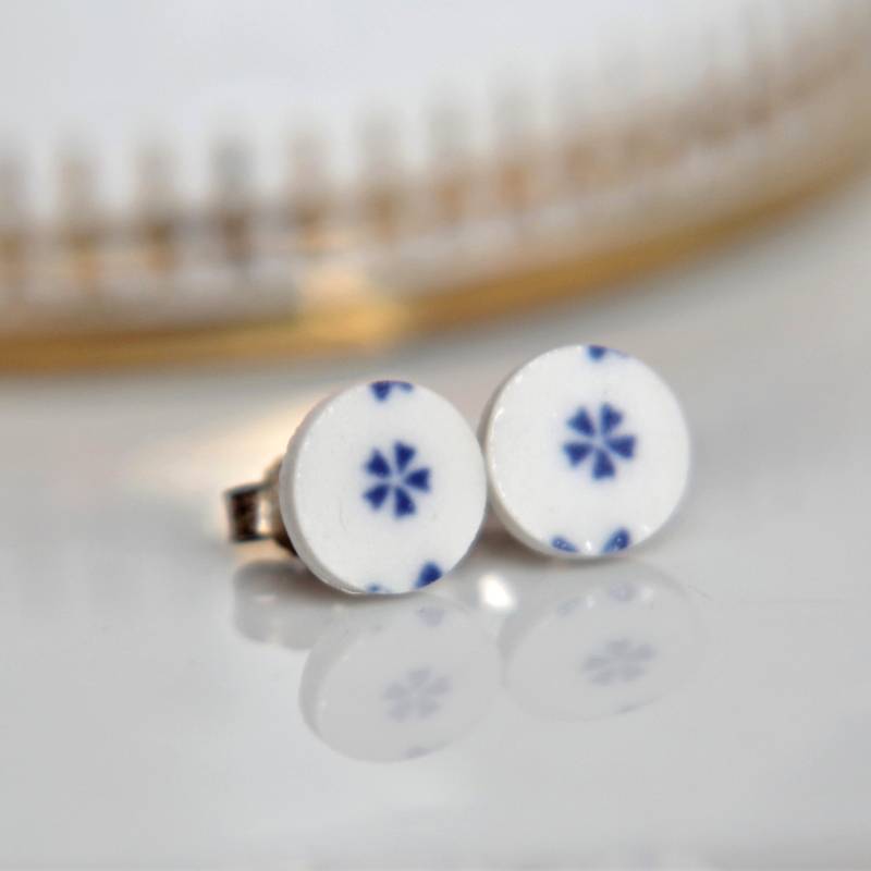Porzellanschmuck-Unikat Ohrstecker Aus Porzellan Und Silber | 10mm Oe 17 von caoPorzellan