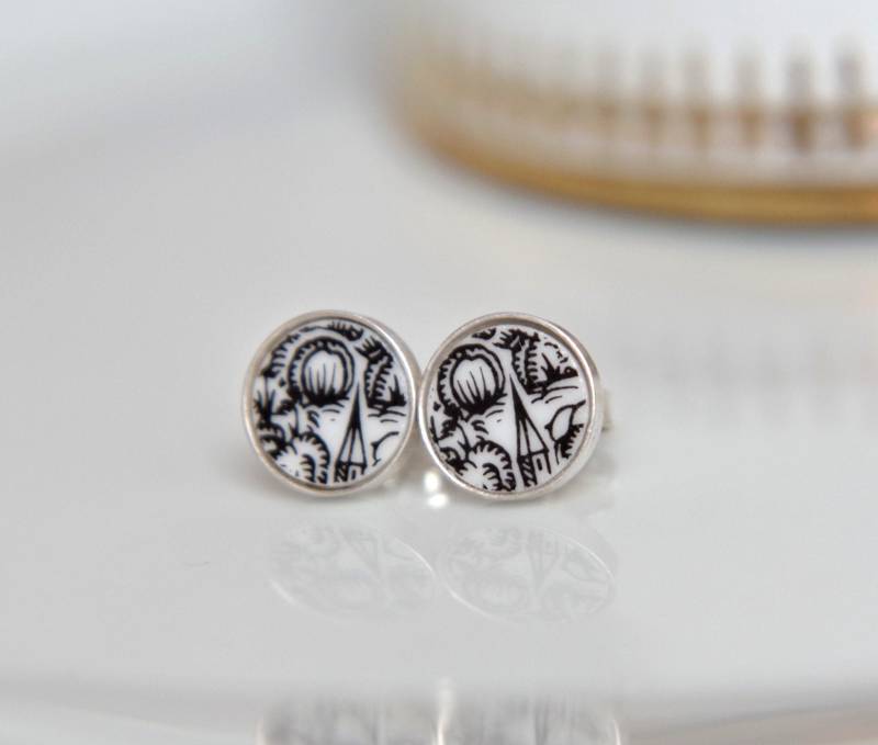 Porzellanschmuck-Unikat Ohrstecker Gefasst Aus Porzellan Und Silber Oe 21 von caoPorzellan