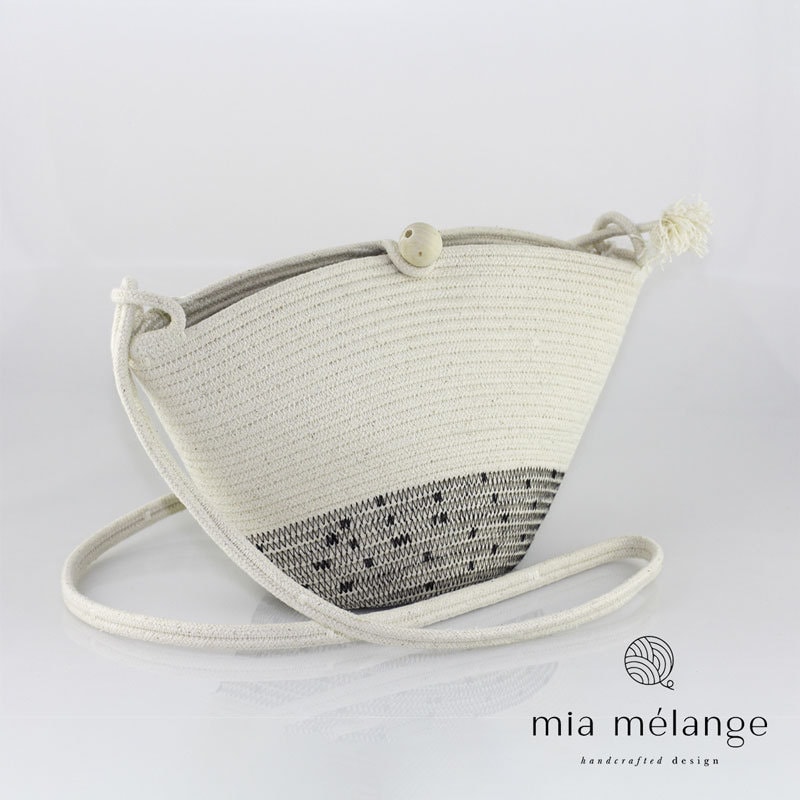 Mia Mélange Umhängetasche Mit Knopfverschluss - Polka Dot Kollektion von capsunshop