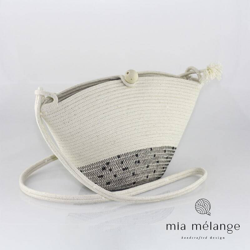 Mia Mélange Umhängetasche Mit Knopfverschluss - Polka Dot Kollektion von capsunshop