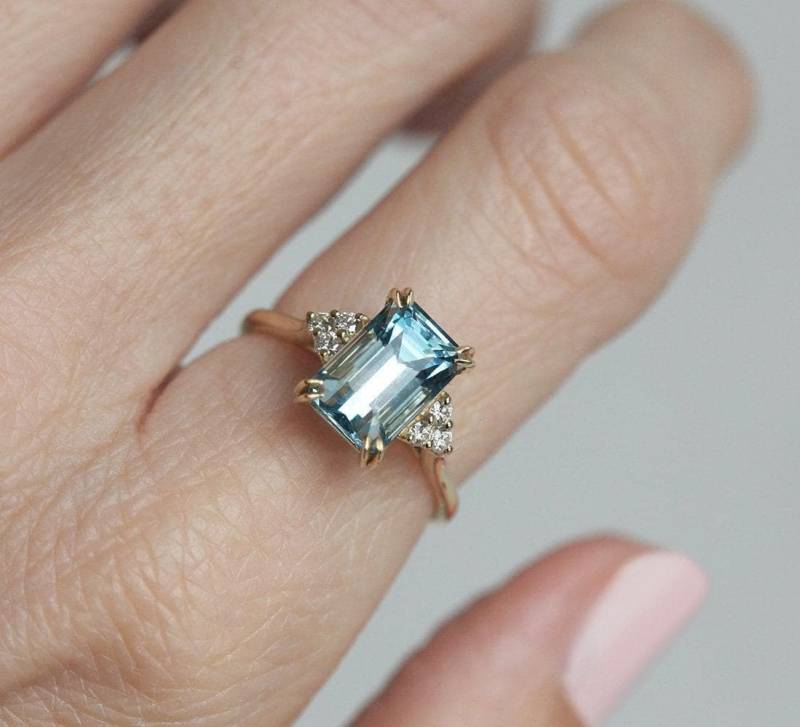 Aquamarin Verlobungsring Im Smaragdschliff 14K Gold & Diamant Akzent von capucinne