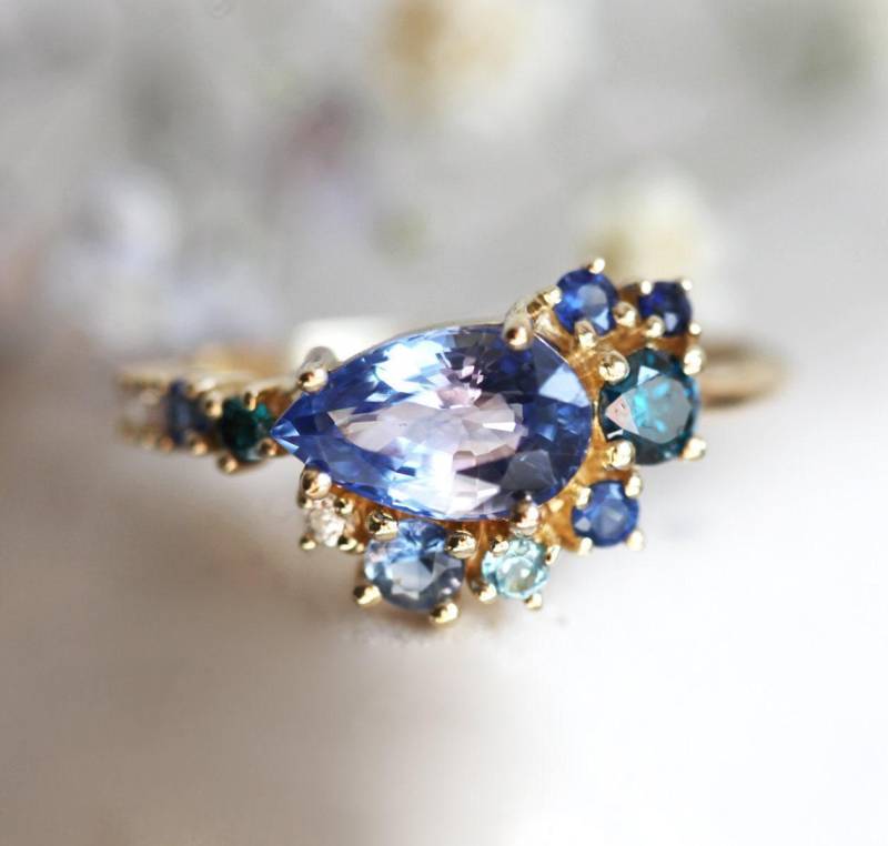 Birnen Blauer Saphir Verlobungsring 750 Gold Cluster Ring von capucinne