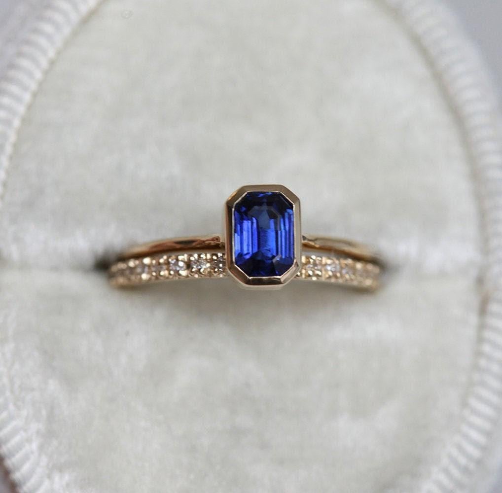 Blauer Saphir Ring Im Smaragdschliff 14K Gold Solitär Verlobungsring von capucinne